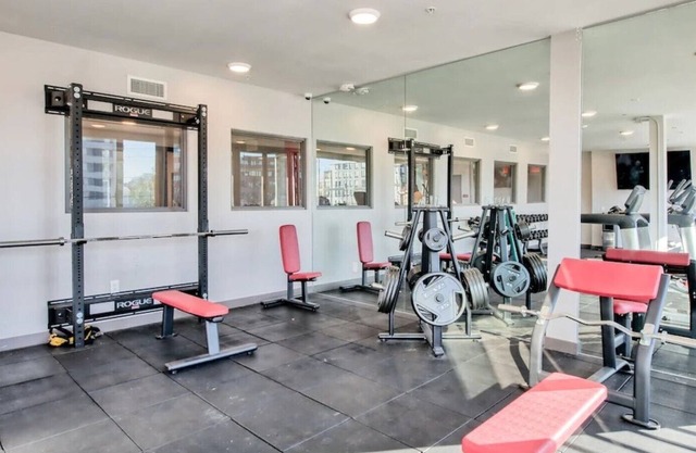 🔶Fun Micro-Unit w/ Garage Parking Near High St. | Jacuzzi, Fitness Gym, WiFi, +