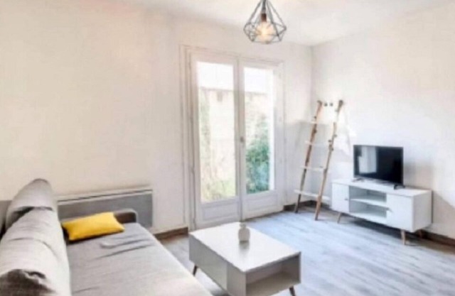 Furnished apartment 28m2 100m from town center