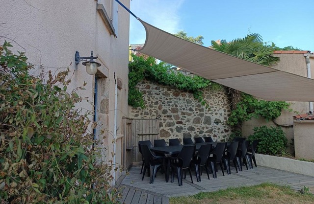 Gîte 14 personnes à proximité du Puy du Fou "Bonheur à l' Aubépin" à 18 minutes du célèbre parc