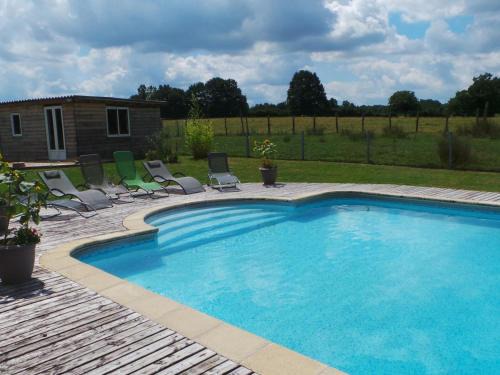 Gîte confortable à Creuzier-le-Neuf avec piscine partagée - FR-1-489-76