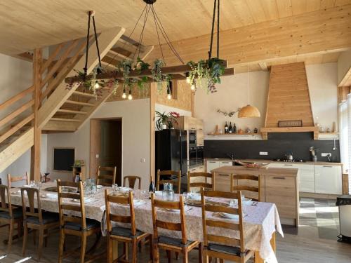 Gîte de charme avec piscine, 15 pers, animaux bienvenus - FR-1-489-465