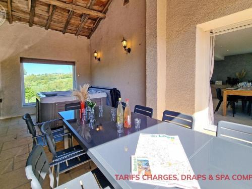 Gîte familial de charme pour 12 pers. avec SPA et jardin privatif à Chevrières - FR-1-496-354