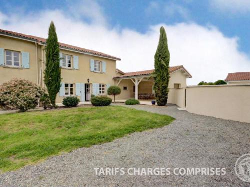 Gîtes de Charme avec Piscine Privée et Jacuzzi en Campagne - FR-1-496-374