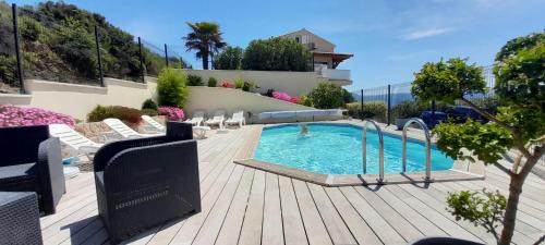 Gîtes Sassone, piscine, jacuzzi et vue mer panoramique sur Ajaccio
