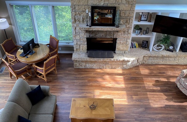 Galena's Premier Lakeview 6 BR/5.5 BA Executive Home; Can rent as 4, 5 or 6 BR