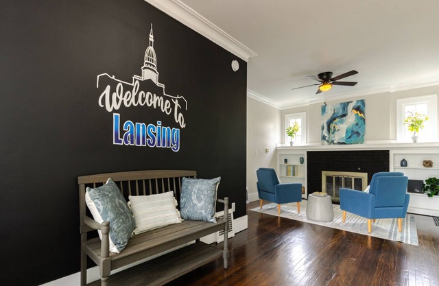 Game Room + 3 bd/2 bath + Family Friendly | Central Lansing