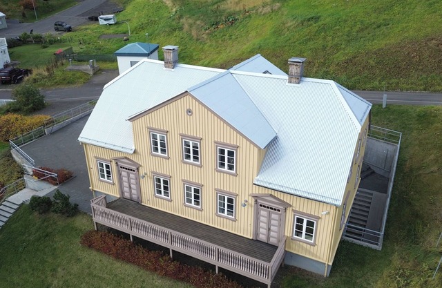 Gamla Apótekið (The Old Pharmacy) in heart of Akureyri - Main apartment