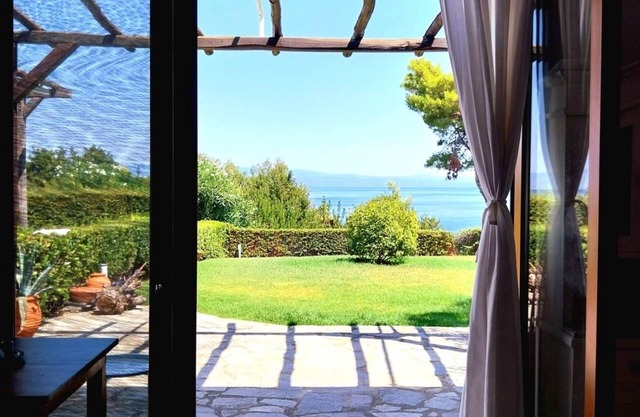 Garden Bliss Apartment with sea views, Afytos