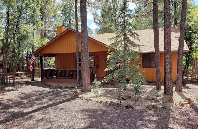Garden Cabin with Fenced Yard and AC