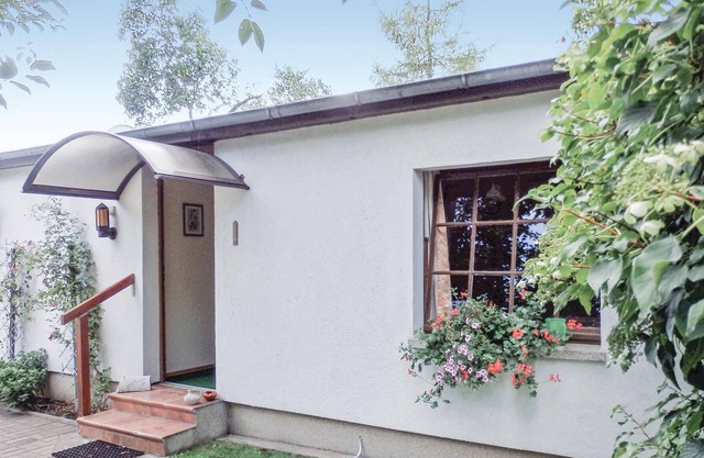Garden idyll on the outskirts of the big city of Berlin: In the community of Eichwalde, a green subu