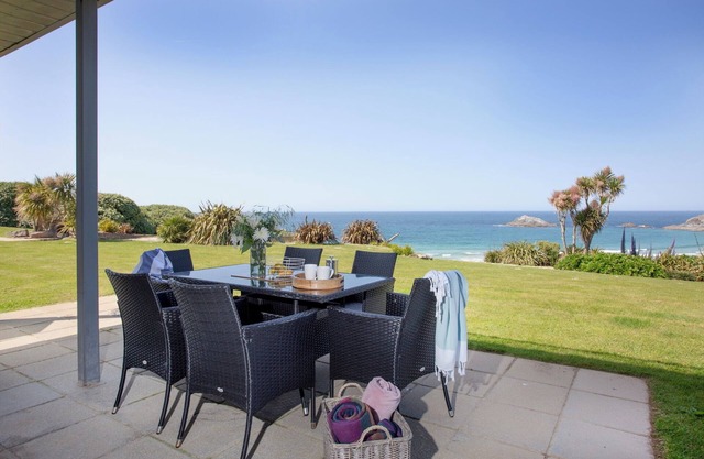 Garden Level Apartment with three bedrooms and Stunning Sea Views