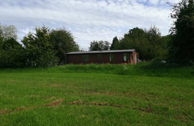 Garden Lodge with Countryside Views