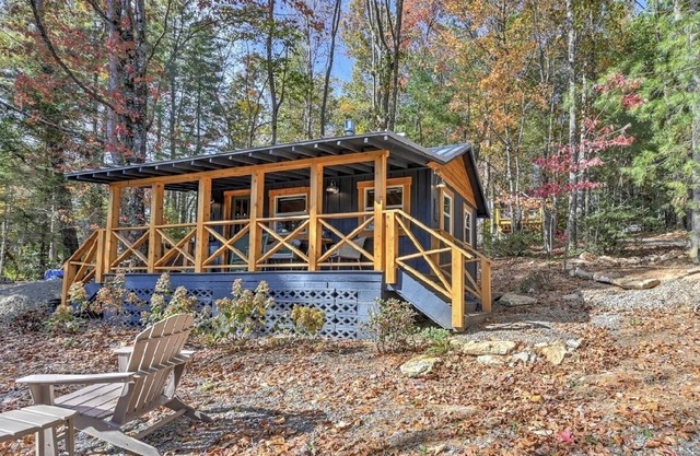 Garden Nest: A Peaceful Sanctuary Close to Downtown Hendersonville!