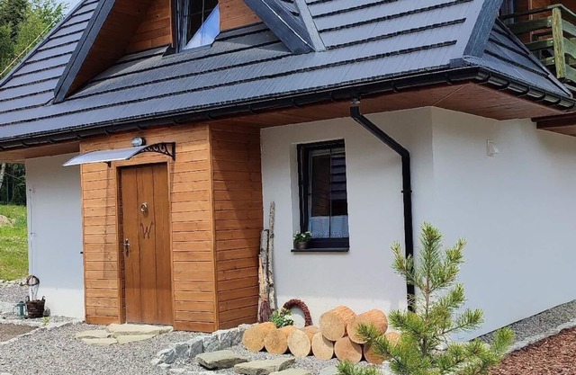 Gate of the Mountains - Cottage Wolf