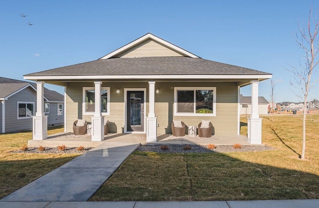 Gated 3 BR Escape in downtown Moses Lake