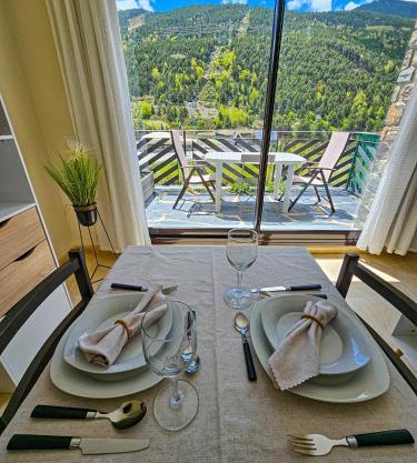 Genciana, views to the mountains HUT 5248