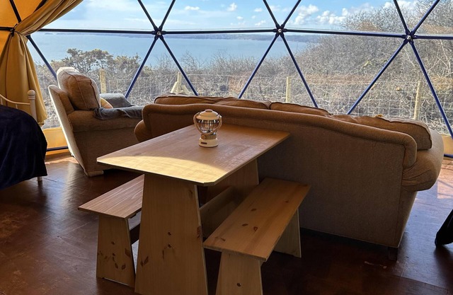 Geodome Glamping With sea Views Near Pendine