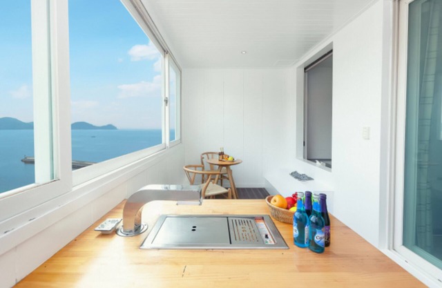 Geoje Kachi and Santorina Pension