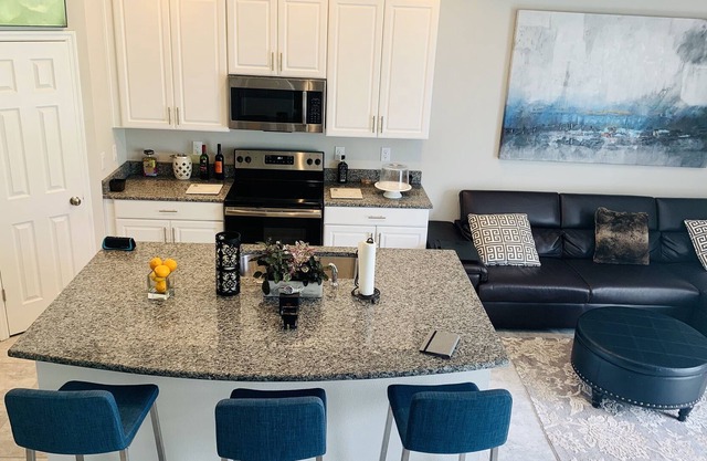 Get close to beaches and downtown!