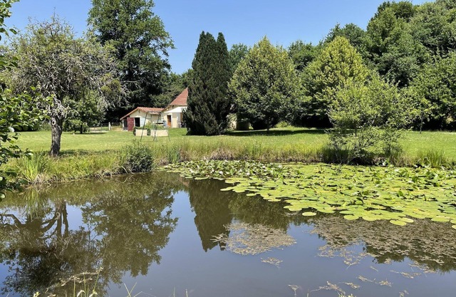 Gîte for 6 people with private pond