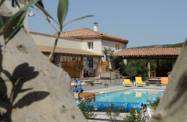 GITE SYRAH 2 TO 4 PEOPLE DOMAINE DE NOUGUIES