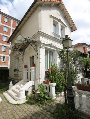 Gite Villa Fauvette 2 min to RER B train station