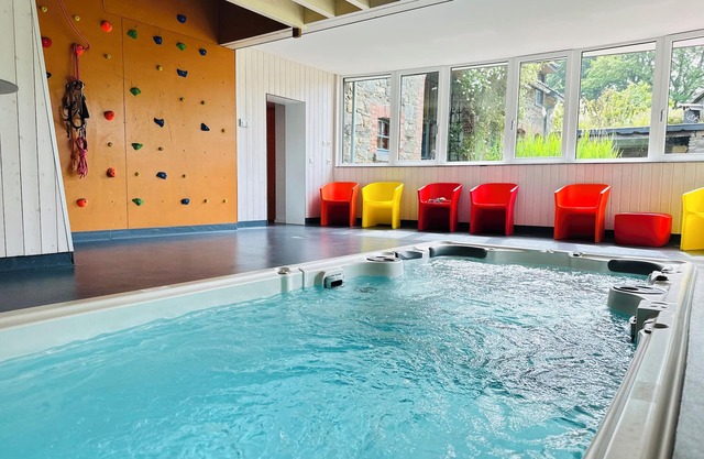 Gite with a swimming pool, sauna & climbing wall
