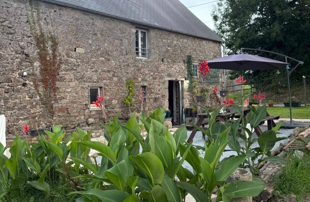 Gîte with Llamas in Normandy – Ideal for Families & Groups, Sleeps 8–10