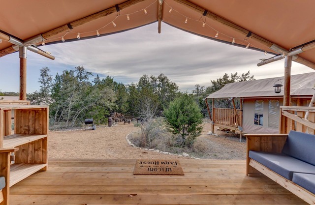 Glamp with AC: Free Wine Tasting in Hill Country