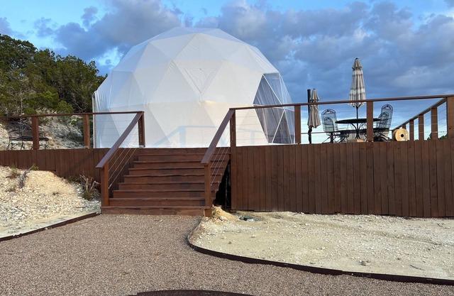 Glamping Dome in the Hill country w/amazing views, private hot tub, & fire pit.