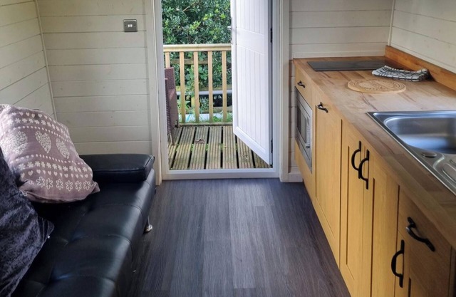 Glamping Hut - Riverview 5