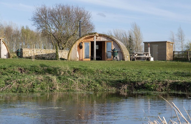 GLAMPING POD 4 TRUCE, romantic, with hot tub in Lebberston