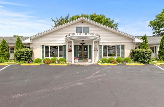 Glass House Inn Erie Near I-90 & I-79