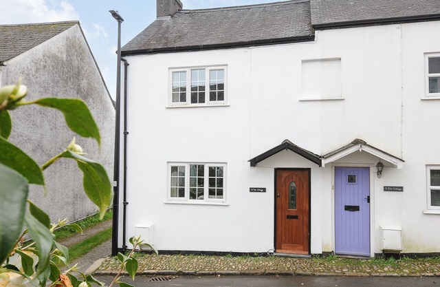 GLEBE COTTAGE, pet friendly, character holiday cottage in Yelverton