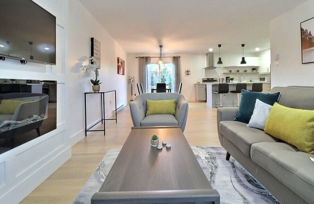 GLOBALSTAY. New Semi-Detached House In a Quiet Neighbourhood