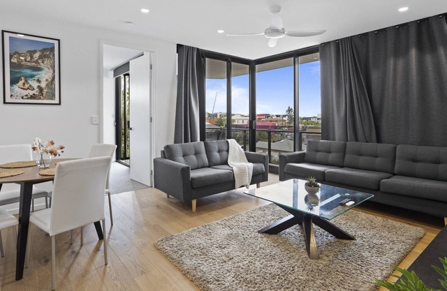 Glorious 2-Bed Apartment near Local Shops