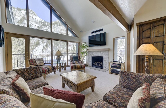 Glory Gulch Haven - ski-in/out to Alta