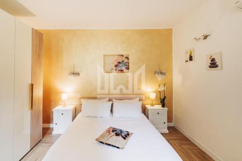 Gold Apartment