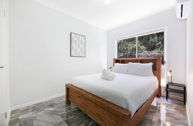 Gold Coast Family Stay - 4BR Near Theme Parks