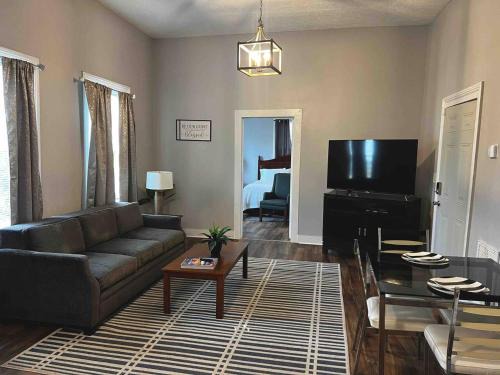 Gold Suite in Wadley