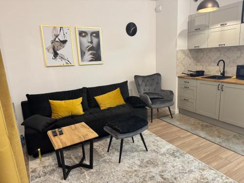 Golden Apartment