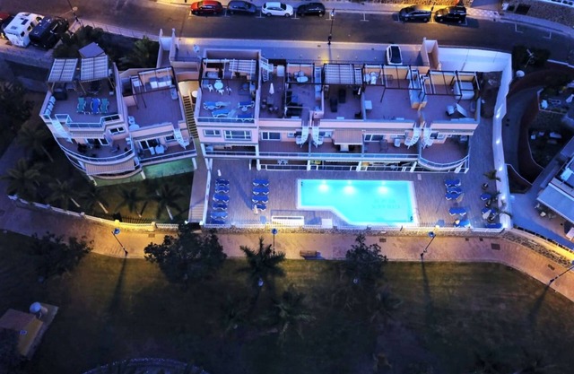 Golden Beach n 12, top floor apartment with private roof terrace by El Sirocco