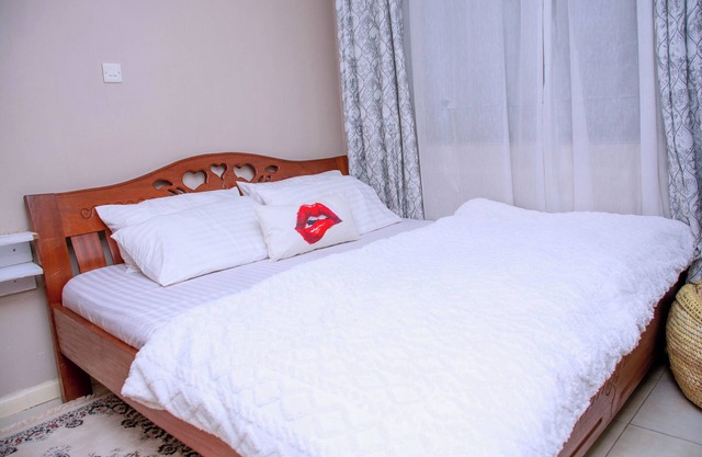 Golden Glow Suites - Thindigua