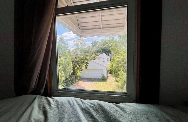 Goldenstate Manor by the Lake