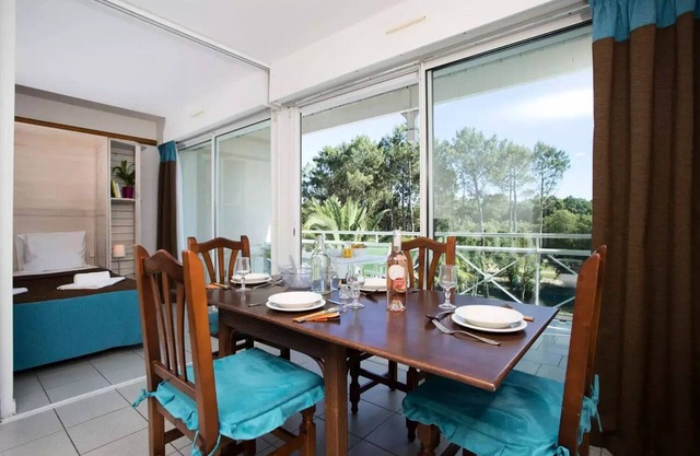 Golf Residence People