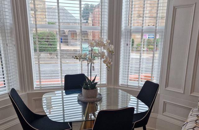 Golf & town centre apartment