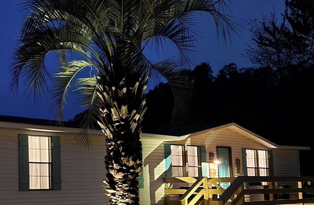 "Gone Coastal" - Renovated home close to beach, golf, fishing, and Calabash.