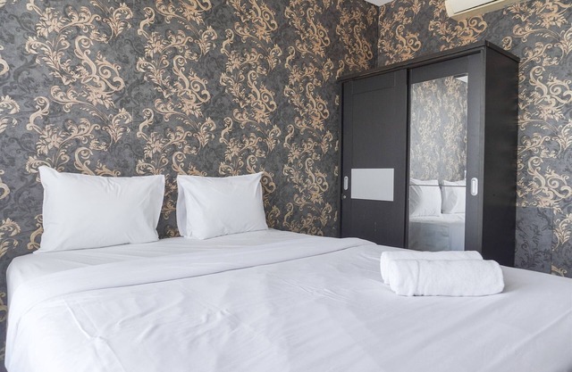 Good And Homey 2Br At Nifarro Park Apartment