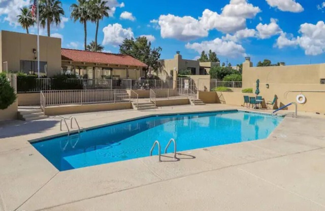 Good vibes only at the Desert Townhouse! 3 bdrms + pool