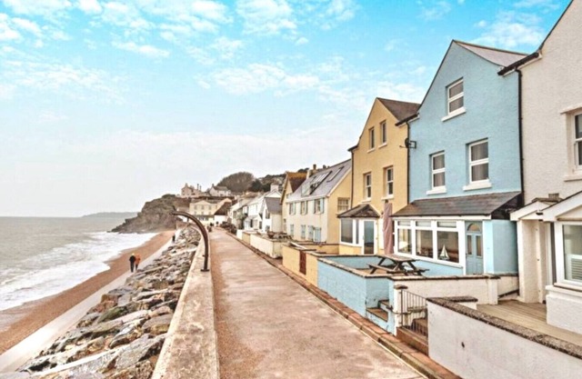 Goodwinds, 4 bed beachside house